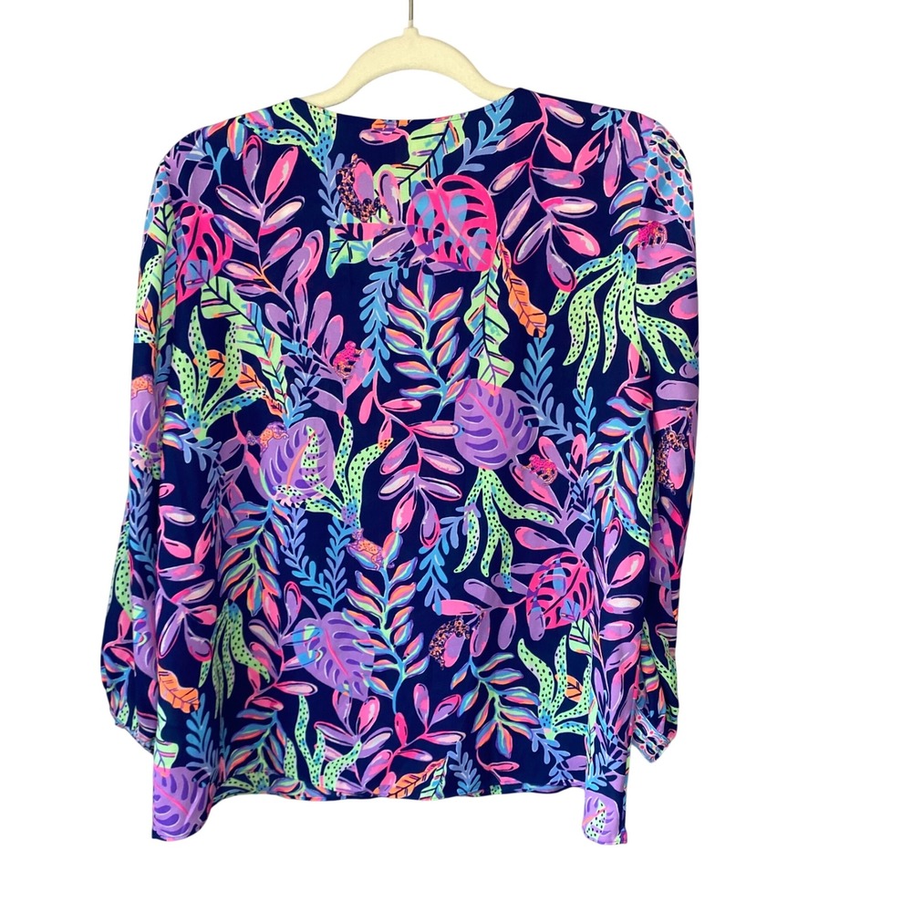 Lilly Pulitzer Pamala Lileeze Top Medium Oyster Bay Navy
You've Been Spotted Top - Picture 2 of 9